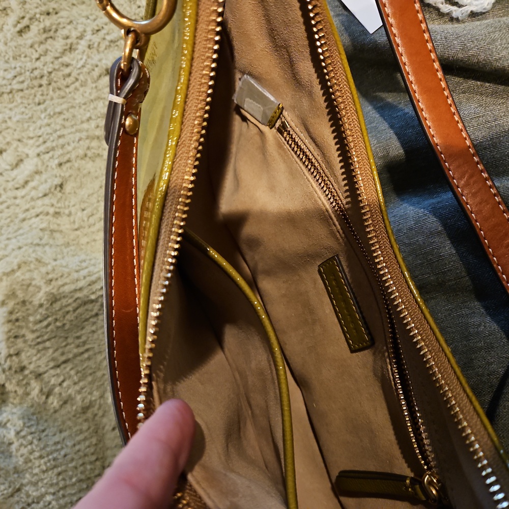 Tory Burch Mercer Patent Crescent Bag in 🍐 - Picture 7 of 10